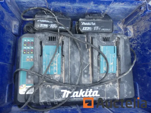 Dubbele lader en 2 batterijen 18 v makita - afbeelding 1 van  4