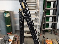 Dubbele plooiladder dewalt - afbeelding 1 van  3