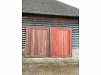 Dubbele poort padouk vlak in het kader ( 2st 135 cmb x 180 cmh) - afbeelding 2 van  3