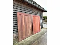 Dubbele poort padouk vlak in het kader ( 2st 135 cmb x 180 cmh) - afbeelding 3 van  3