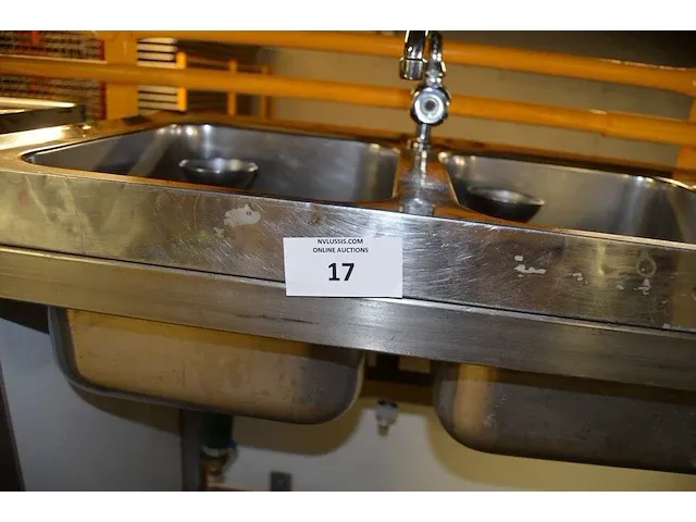 Dubbele spoelbak met kraan op wielen (1134) - afbeelding 2 van  5