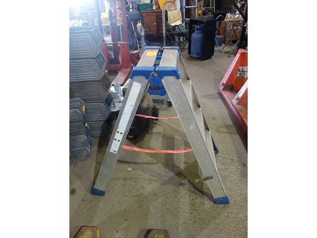 Dubbele trapladder 2 x 3 sporten - afbeelding 1 van  2