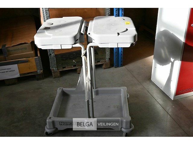 Dubbele vuilzakhouder op wielen - afbeelding 1 van  1