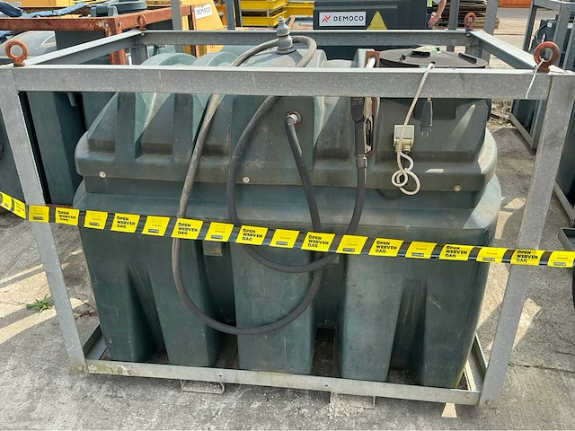 Dubbelwandige dieseltank met pomp - afbeelding 1 van  3