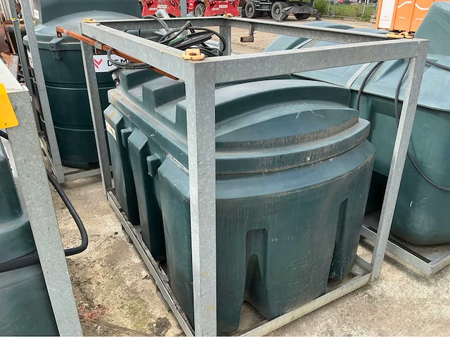 Dubbelwandige hdpe dieseltank met pomp - afbeelding 2 van  6