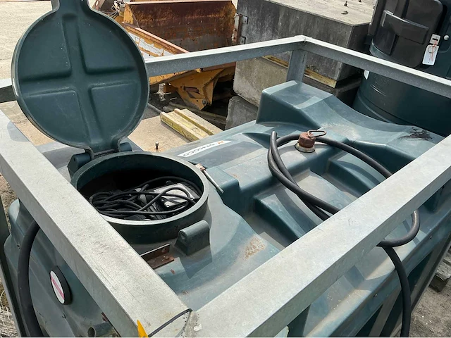 Dubbelwandige hdpe dieseltank met pomp - afbeelding 5 van  5