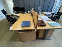 Dubbelzijdig hoekbureau, bureaustoelen, ladenkastjes - afbeelding 2 van  10