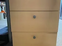 Dubbelzijdig hoekbureau, bureaustoelen, ladenkastjes - afbeelding 6 van  10