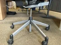 Dubbelzijdig hoekbureau, bureaustoelen, ladenkastjes - afbeelding 10 van  10