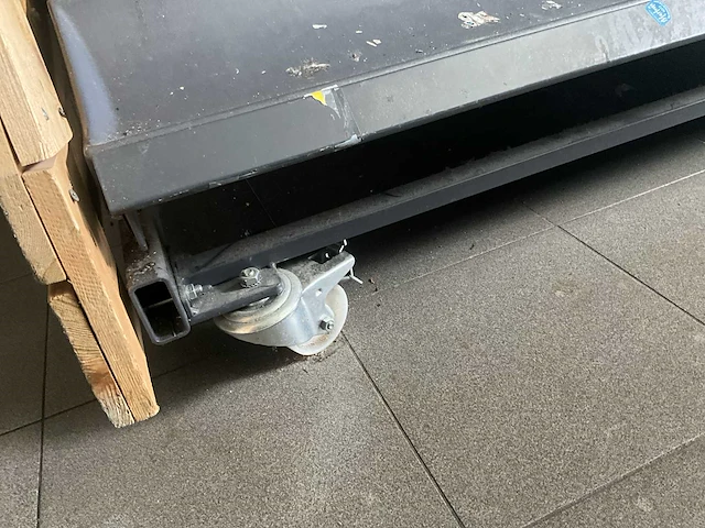 Dubbelzijdig verrijdbaar metalen rek - afbeelding 4 van  4