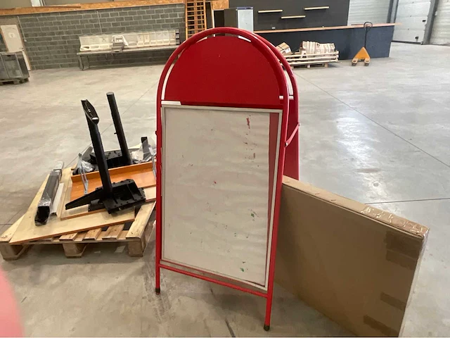 Dubbelzijdige metalen reclameezel – rood kader - afbeelding 2 van  2