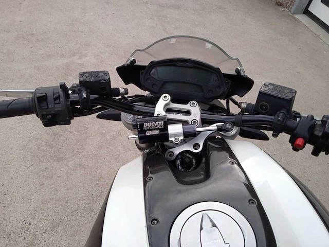 Ducati - monster - motorfiets - afbeelding 5 van  9