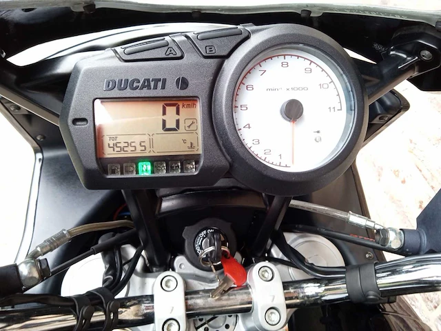 Ducati - multistrada - motorfiets - afbeelding 4 van  6