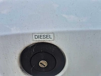 Due - 2011 - first - personenauto - afbeelding 10 van  12