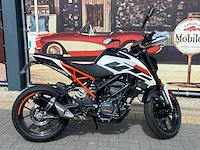 Duke 125 motorfiets - afbeelding 10 van  15