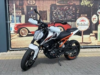 Duke 125 motorfiets - afbeelding 1 van  15