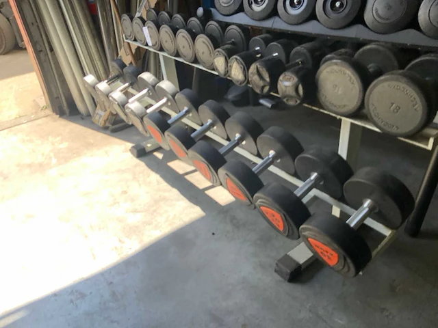 Dumbellset - 4;6;8;12;14;18;20;22;24;28;30kg - power station - afbeelding 2 van  7