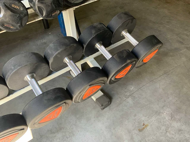 Dumbellset - 4;6;8;12;14;18;20;22;24;28;30kg - power station - afbeelding 7 van  7