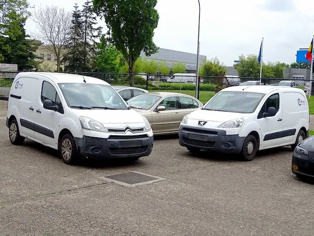 Duo bestelwagens citroën berlingo hdi & peugeot partner hdi (projecten) - afbeelding 1 van  75