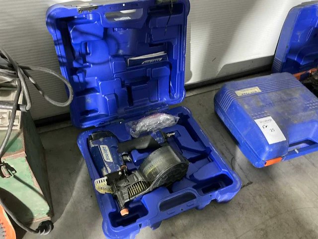 Duo-fast cnp65. 1 pneumatische tacker - afbeelding 1 van  9