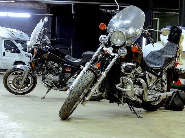 Duo moto's kawasaki vulcan 750 & honda v30 magna 500 - afbeelding 1 van  47