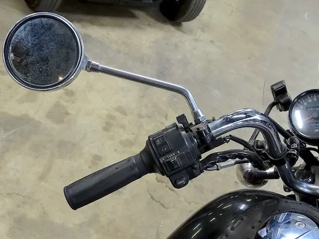 Duo moto's kawasaki vulcan 750 & honda v30 magna 500 - afbeelding 14 van  47