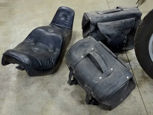 Duo moto's kawasaki vulcan 750 & honda v30 magna 500 - afbeelding 17 van  47