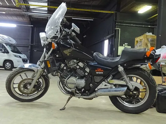 Duo moto's kawasaki vulcan 750 & honda v30 magna 500 - afbeelding 19 van  47
