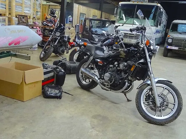 Duo moto's kawasaki vulcan 750 & honda v30 magna 500 - afbeelding 21 van  47