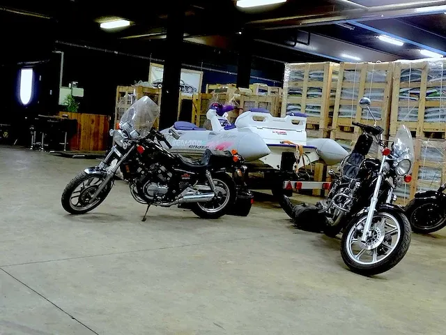 Duo moto's kawasaki vulcan 750 & honda v30 magna 500 - afbeelding 42 van  47