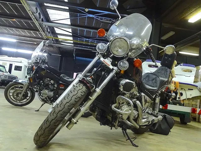 Duo moto's kawasaki vulcan 750 & honda v30 magna 500 - afbeelding 44 van  47