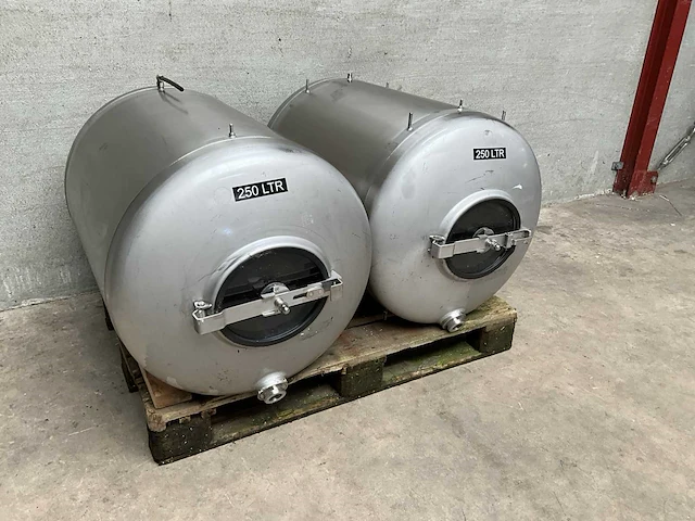Duo rvs biertank opslagtank - afbeelding 1 van  7
