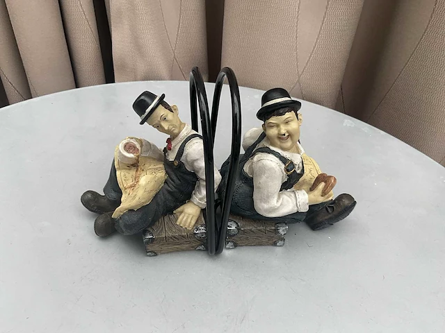 Duo set decoratieve figuren laurel & hardy als boekensteun - afbeelding 2 van  4