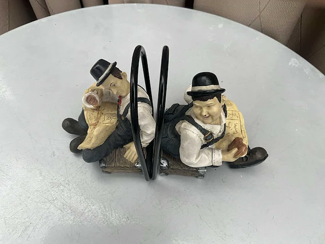 Duo set decoratieve figuren laurel & hardy als boekensteun - afbeelding 3 van  4