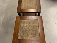 Duo van hout en rotan bijzettafeltjes - afbeelding 4 van  4