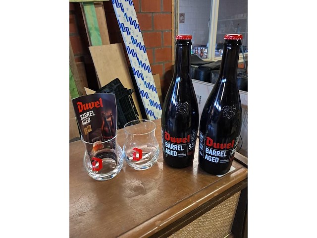 Duvel bier 2 stuks + glazen - afbeelding 1 van  6