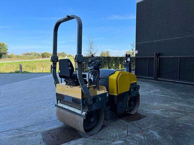 Dynapac - 2014 - cc1100 - asfalteermachines - afbeelding 13 van  18