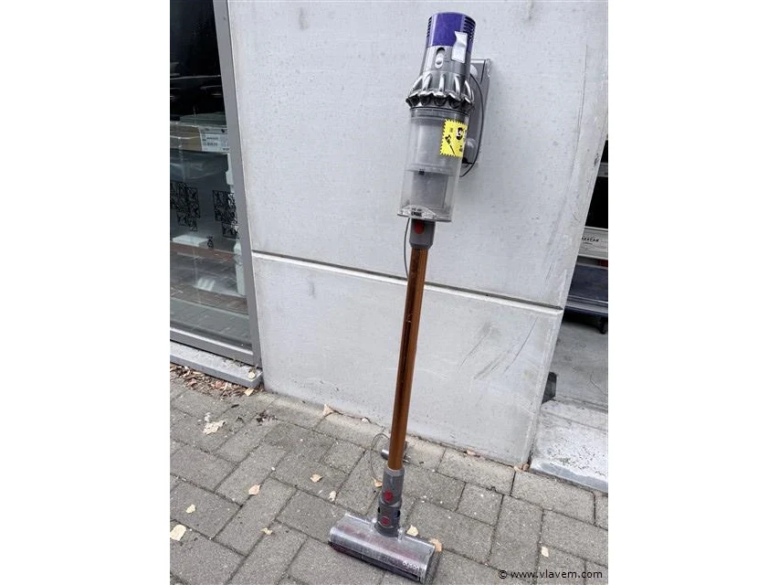 Div. goederen: wo. horecamateriaal, elektro, magazijn toebehoren, interieur artikelen, tuingerief enz.