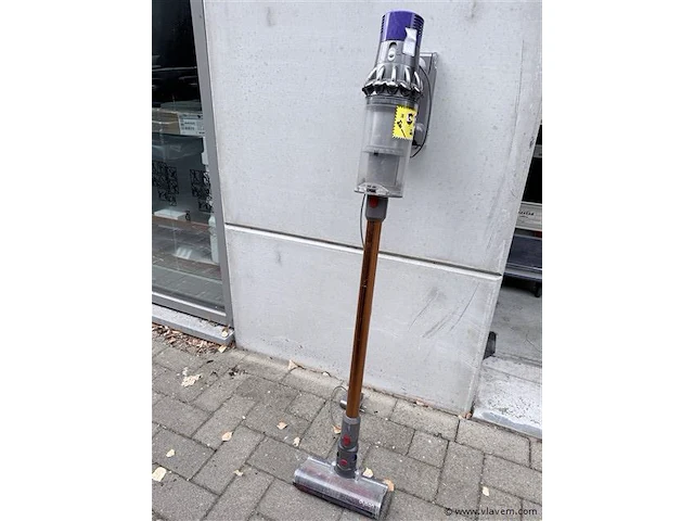 Dyson draadloze stofzuiger met lader - werkt ok - afbeelding 1 van  5