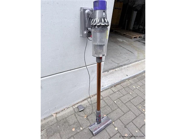 Dyson draadloze stofzuiger met lader - werkt ok - afbeelding 4 van  5