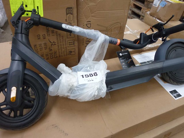 E2 pro ninebot by segway elektrische scooter - afbeelding 4 van  13