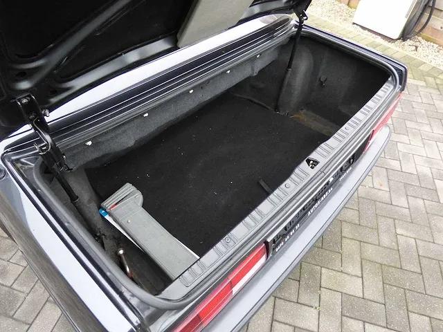 E30 318 - afbeelding 7 van  23