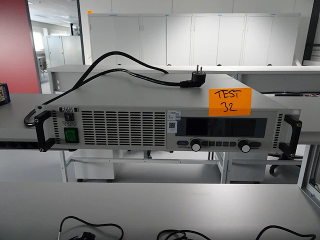 Ea-ps 9750-04 - elektro automatik 1 kw, 750 v, 4 a power supply - afbeelding 1 van  3