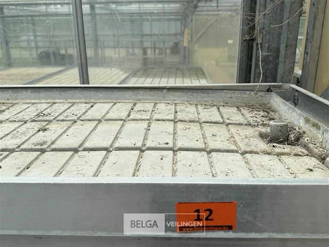 Eb- en vloedtafel opgehangen - afbeelding 2 van  3