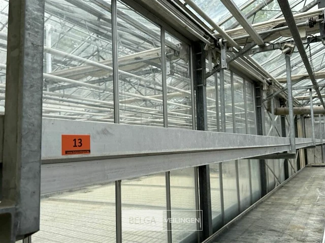 Eb- en vloedtafel opgehangen - afbeelding 1 van  3