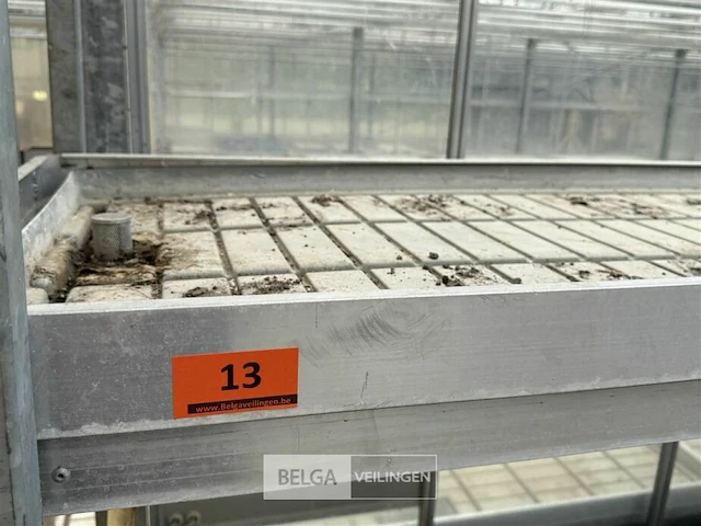 Eb- en vloedtafel opgehangen - afbeelding 2 van  3