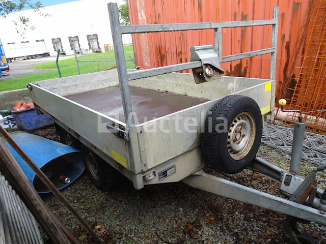 Een aanhangwagen, 2 ess, hapert (xlhal200000654550 / 28/06/2002), 2t - afbeelding 1 van  9