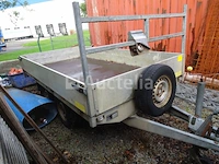 Een aanhangwagen, 2 ess, hapert (xlhal200000654550 / 28/06/2002), 2t