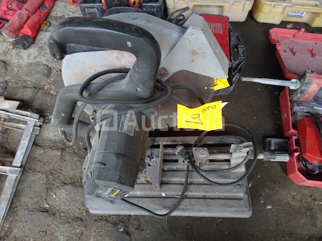 Een black&decker p32-02 cirkelzaag - afbeelding 1 van  3