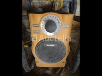 Een bouwplaatsradio en een profil en ironside lamp - afbeelding 2 van  3